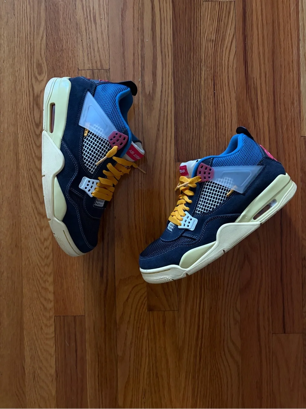 Jordan 4 ucla off noir (no extra laces)